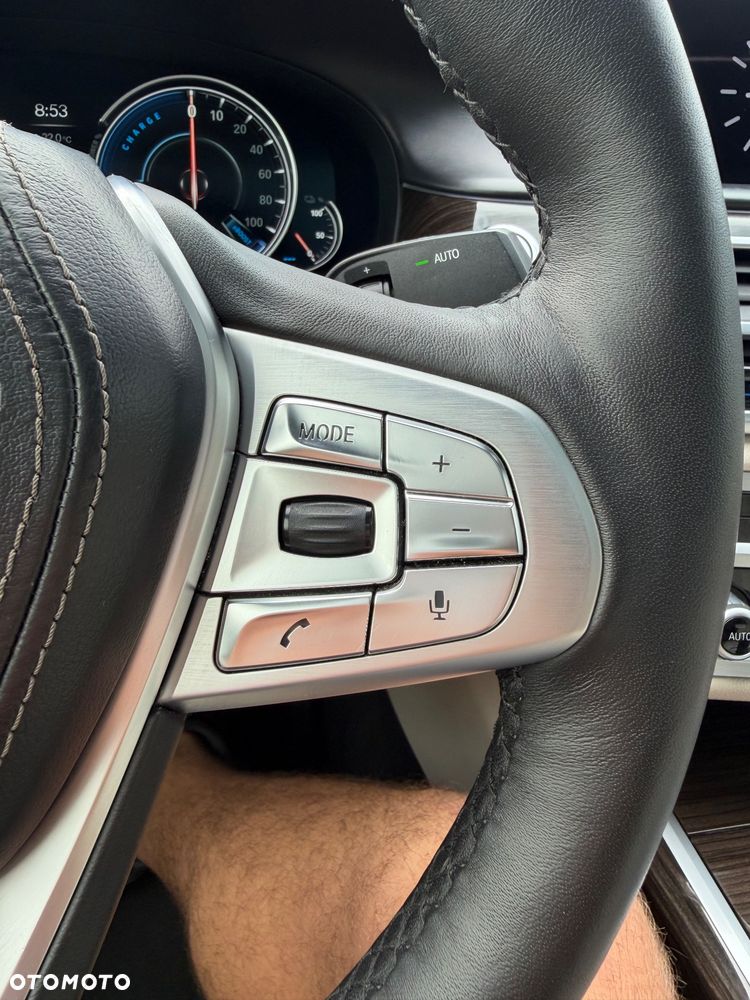 BMW Seria 7 740Le iPerformance - 35
