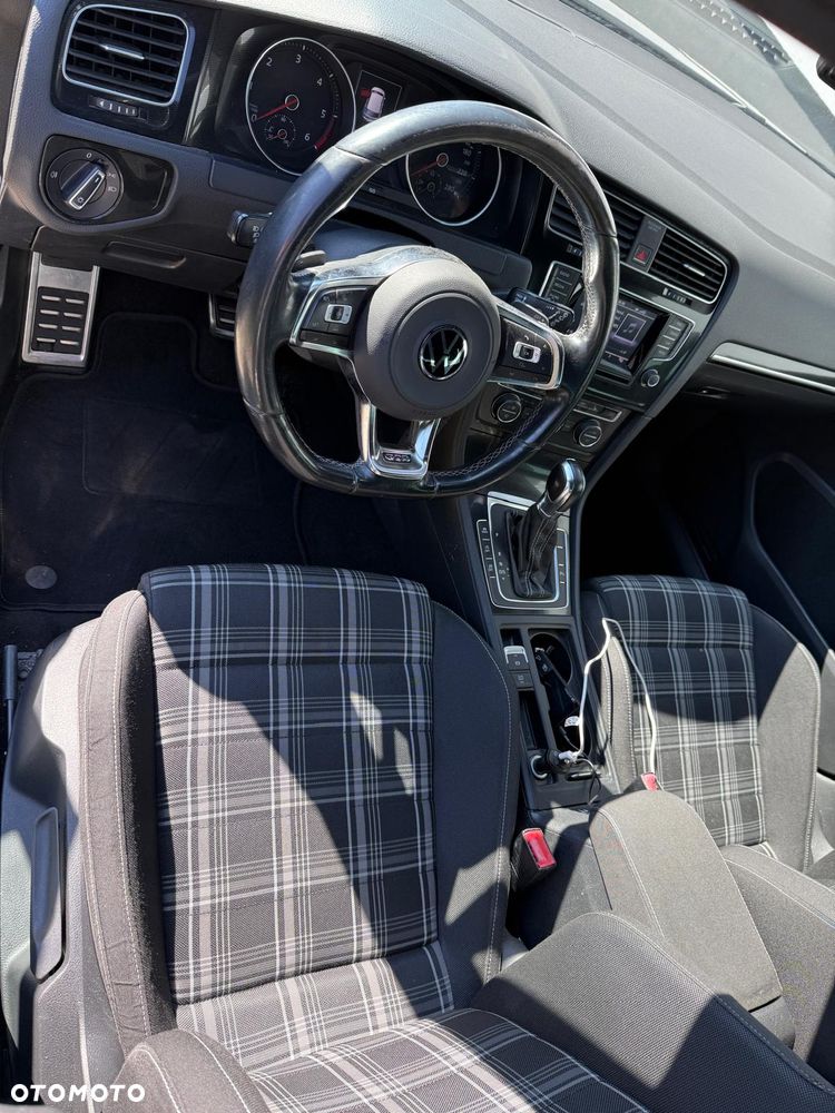 Volkswagen Golf - 17