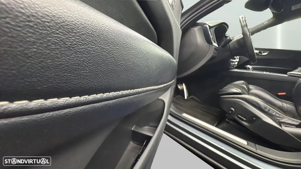 Volvo XC 60 2.0 T8 PHEV R-Design AWD - 25