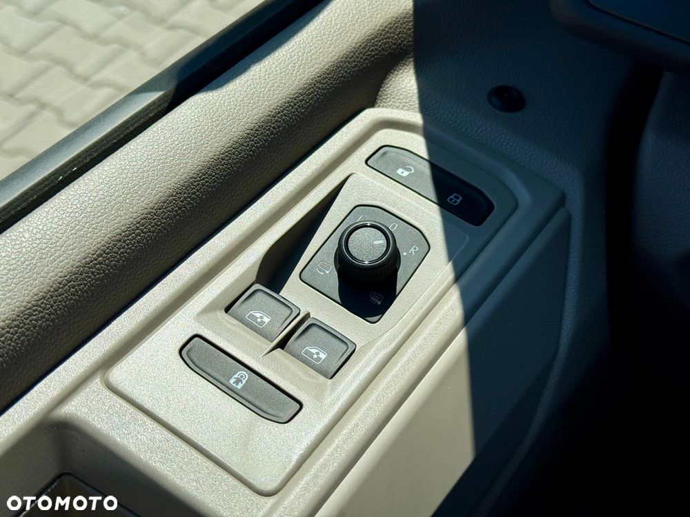 Volkswagen Multivan - 23