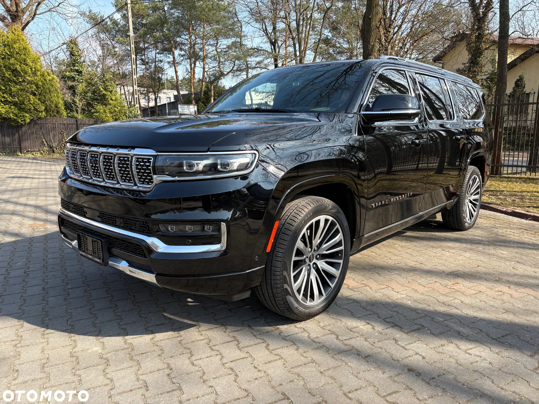 Jeep Grand Wagoneer - 11
