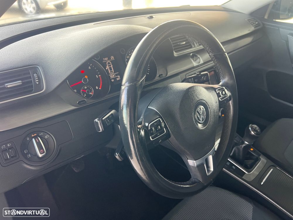 VW Passat 1.6 TDI Confortline - 13
