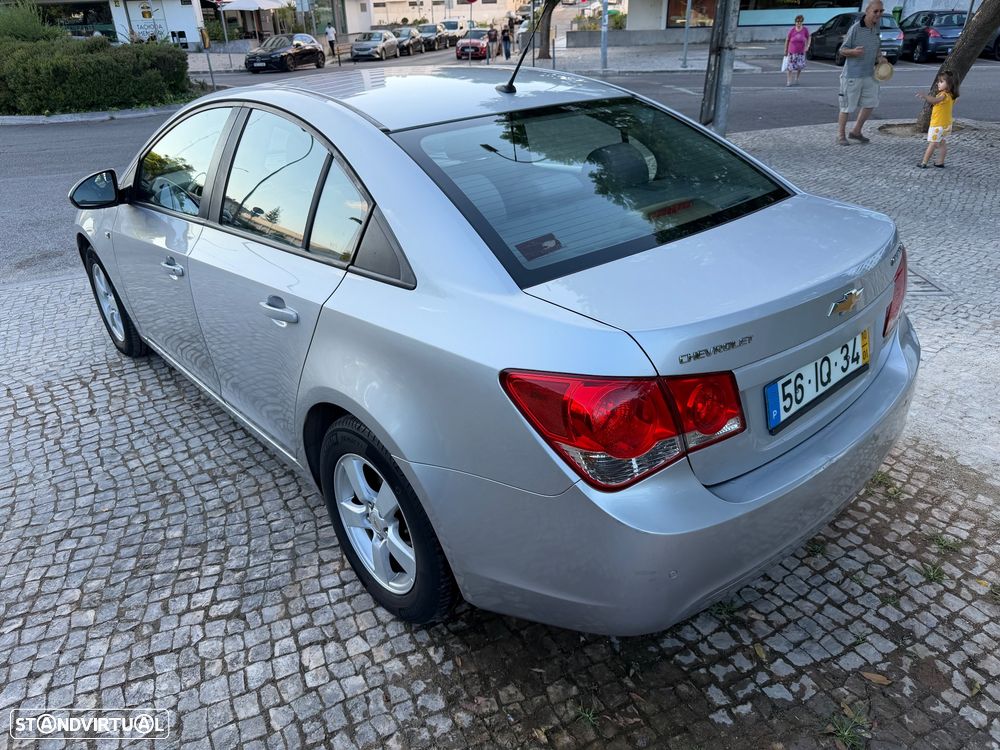 Chevrolet Cruze 1.6 LS - 8