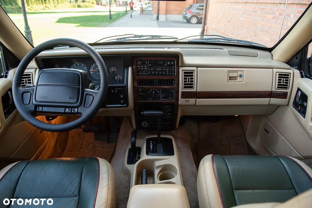 Jeep Grand Cherokee - 15