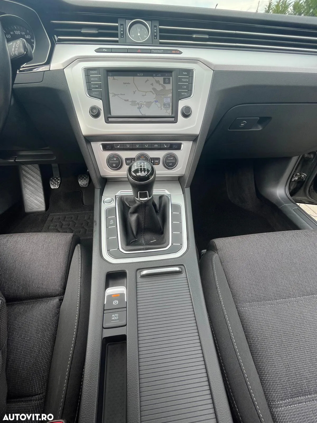 Volkswagen Passat Variant 2.0 TDI (BlueMotion Technology) Comfortline - 8
