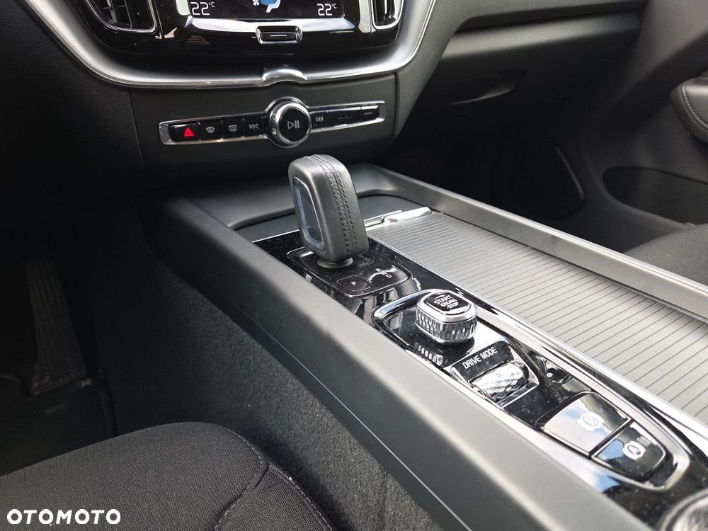 Volvo XC 60 B4 B Momentum - 21