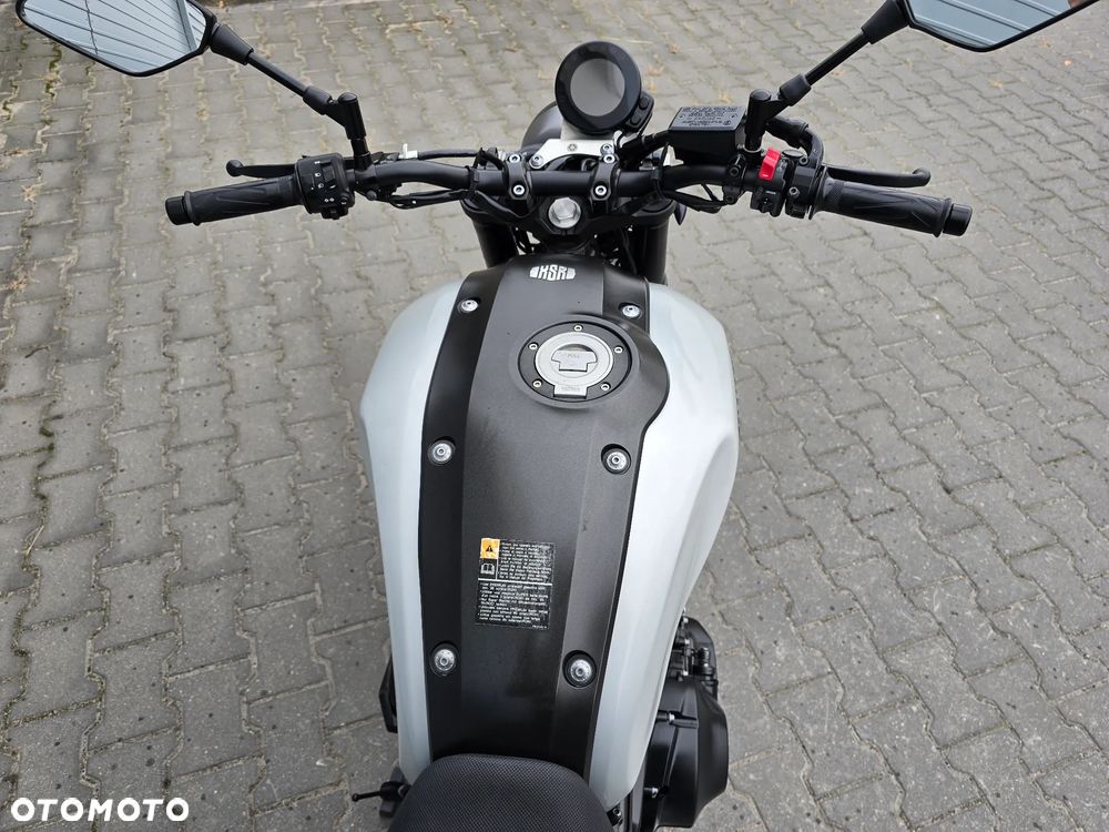 Yamaha XSR - 6