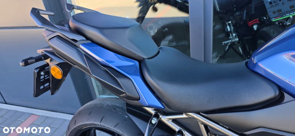 Suzuki GSX - 22