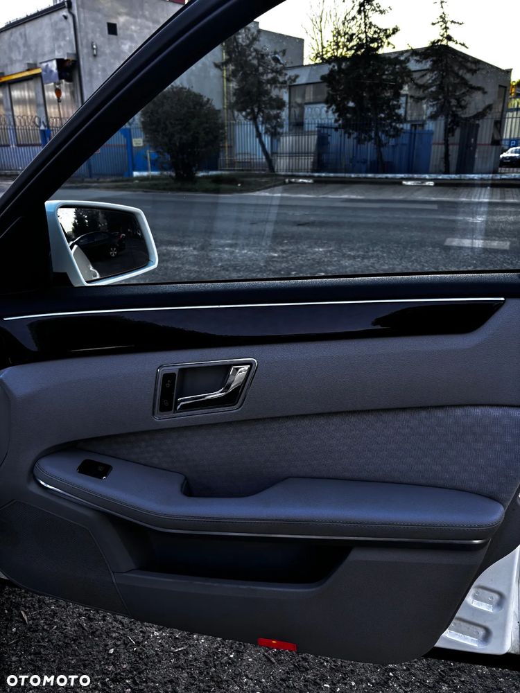 Mercedes-Benz Klasa E 200 CGI BlueEffICIENCY - 11