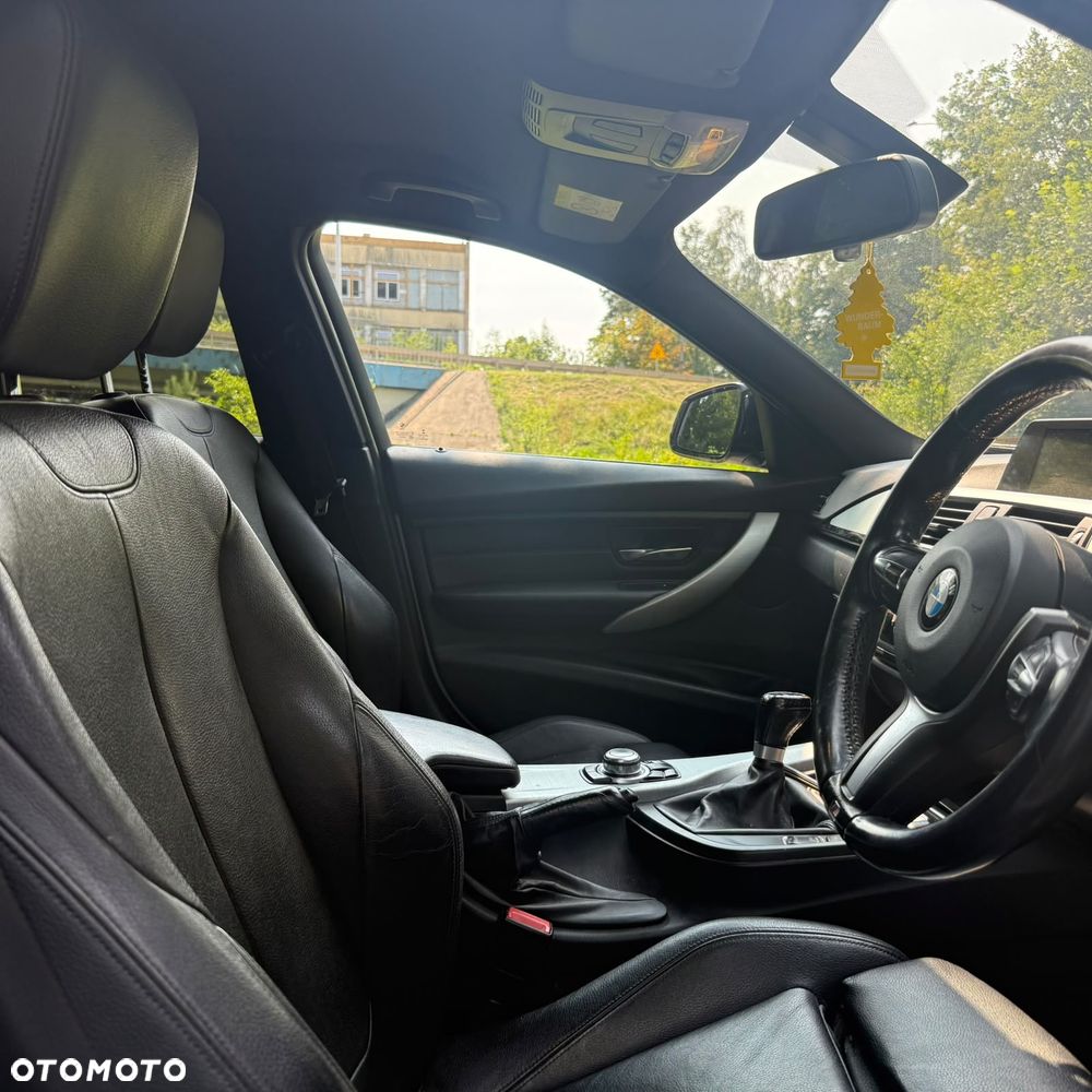 BMW Seria 3 320d xDrive M Sport - 10