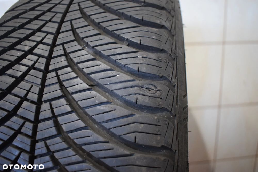 R18 225/45 Goodyear Vector 4 Seasons GEN-2 Run Flat - 10