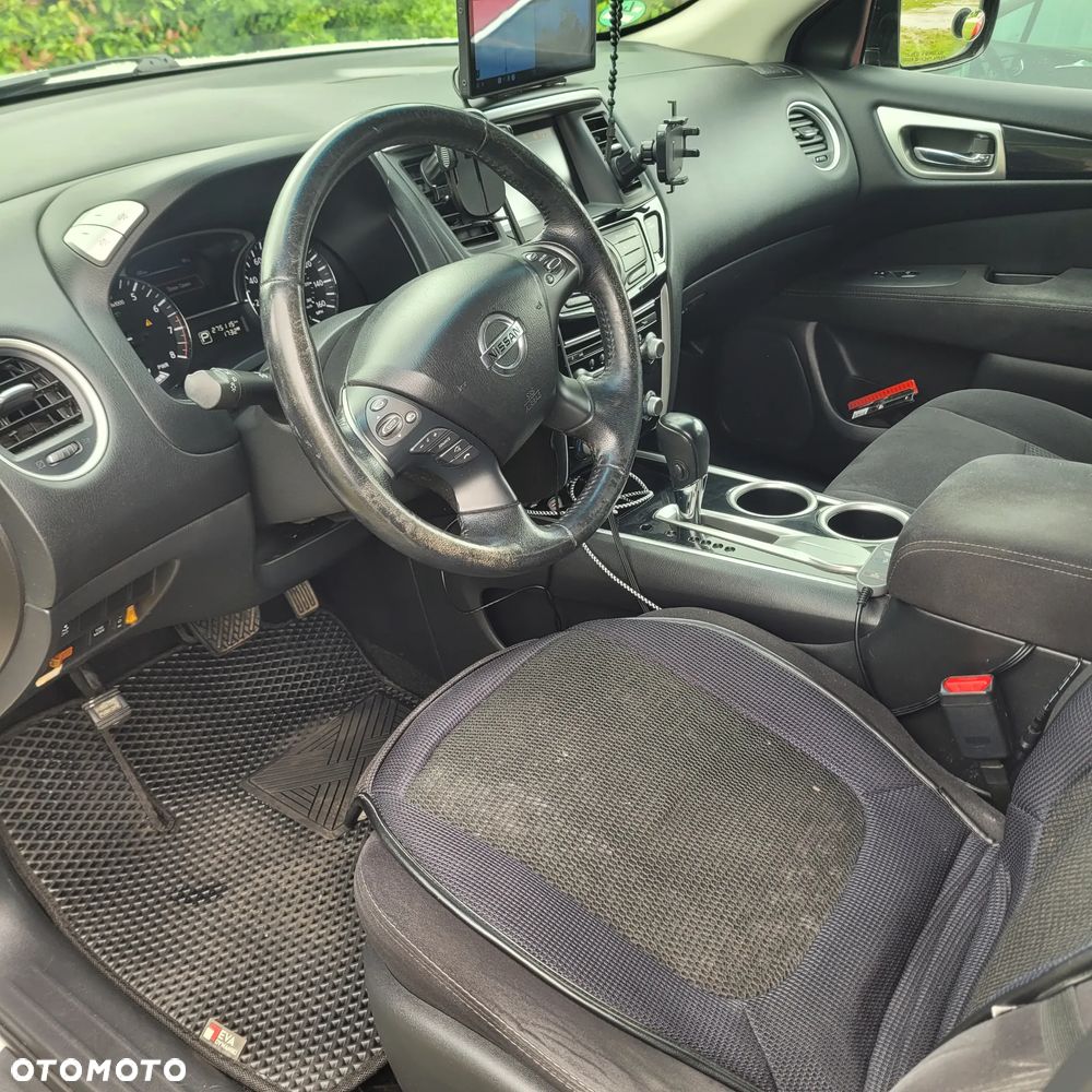 Nissan Pathfinder - 10