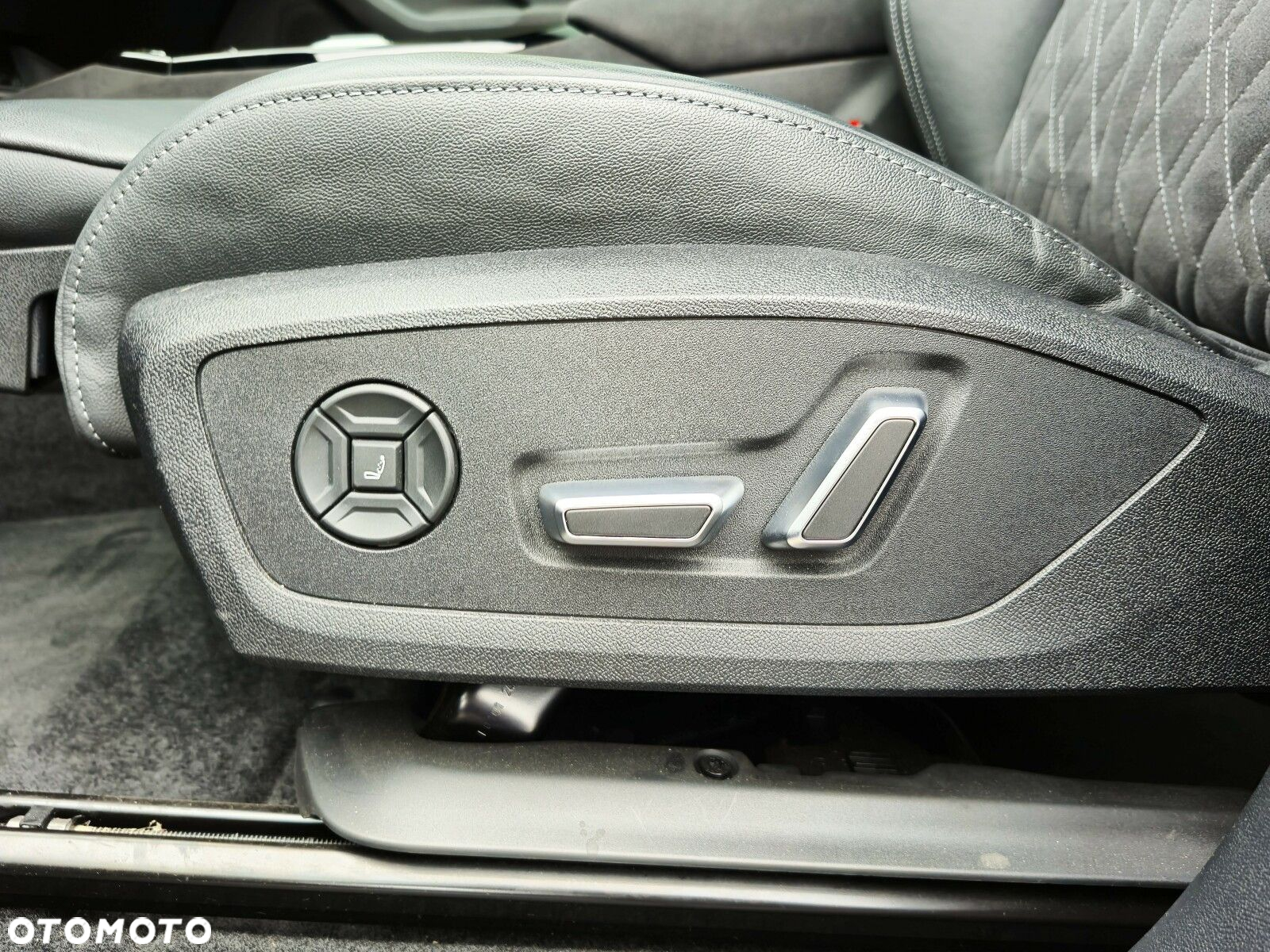 Audi Q6 e-tron - 11
