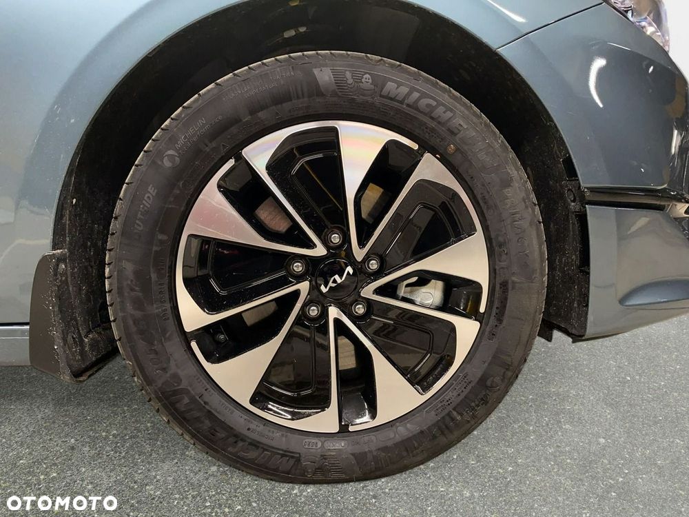 Kia Ceed - 11