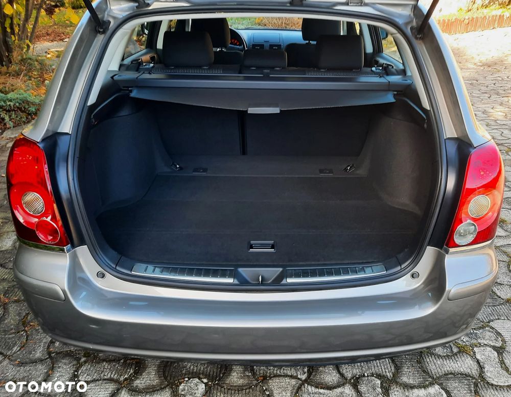 Toyota Avensis 1.8 VVT-i Combi Sol - 12
