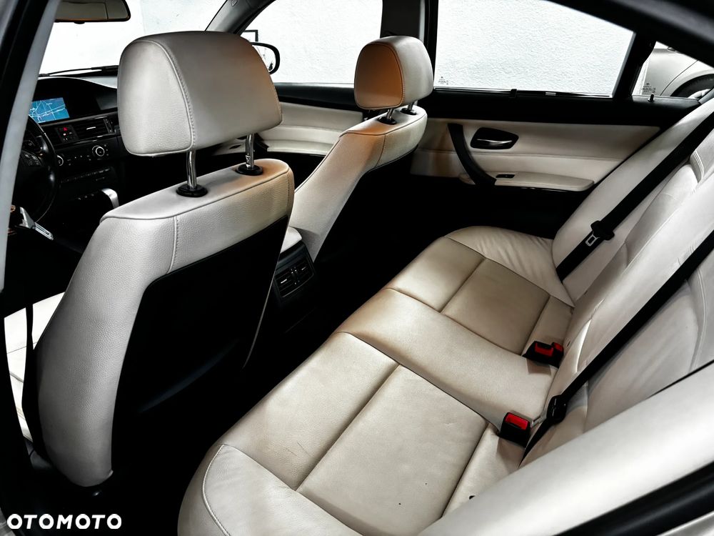 BMW Seria 3 335i Sport-Aut Luxury Line - 14