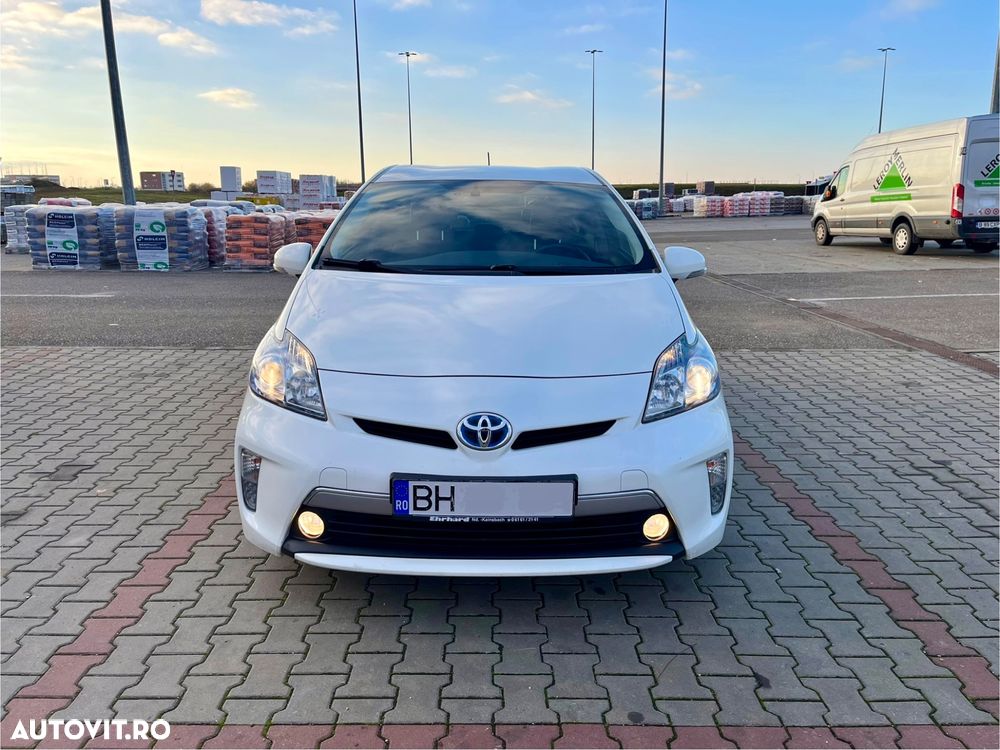 Toyota Prius Plug-in (Hybrid) Life - 21