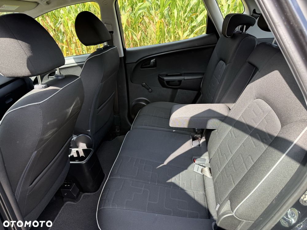 Kia Venga - 8