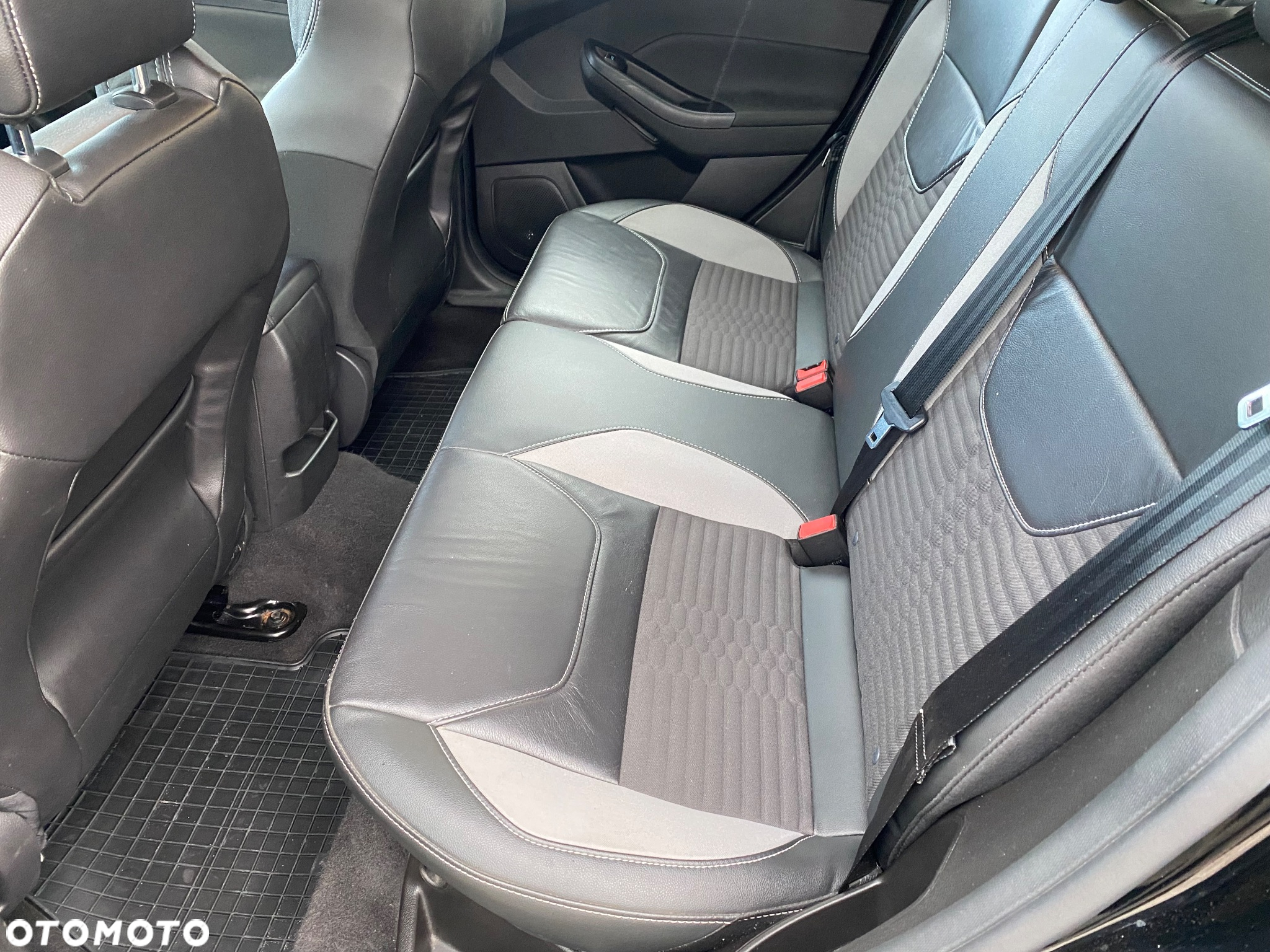 Ford Focus 2.0 EcoBoost ST - 12