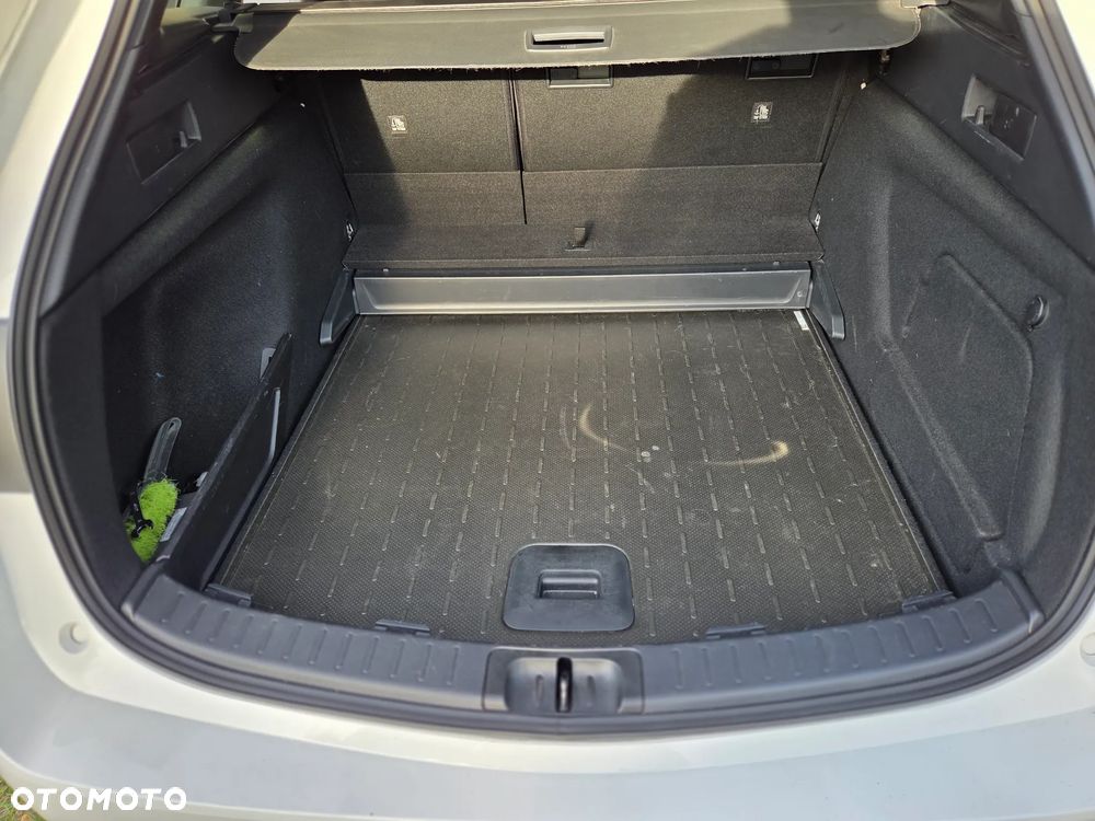 Toyota Corolla 2.0 Hybrid Style - 34