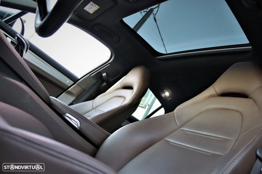 Porsche Panamera 4 E-Hybrid - 11