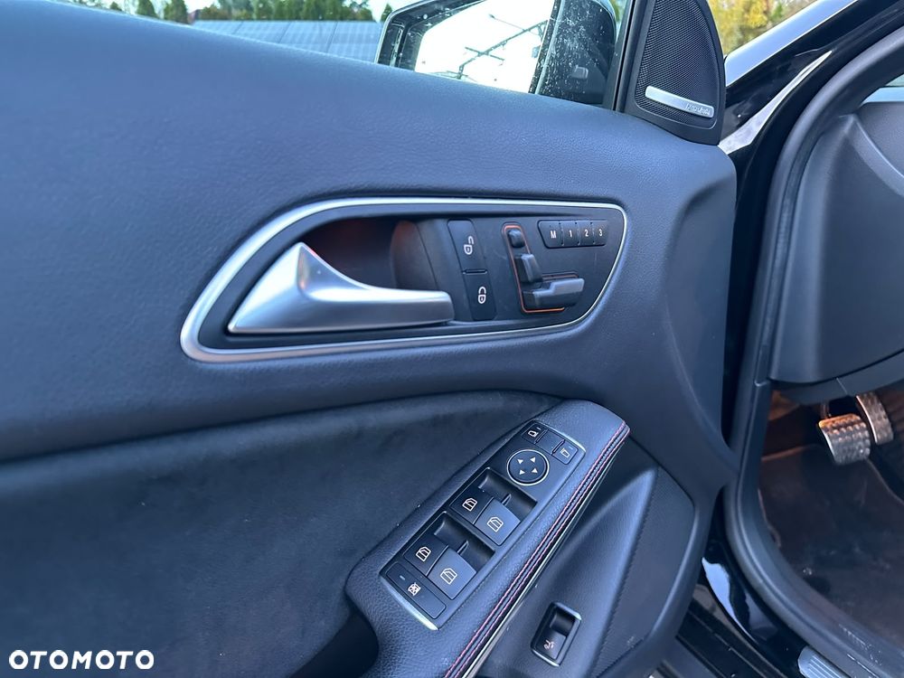 Mercedes-Benz GLA AMG 45 4Matic AMG Speedshift 7G-DCT AMG Night Edition - 33
