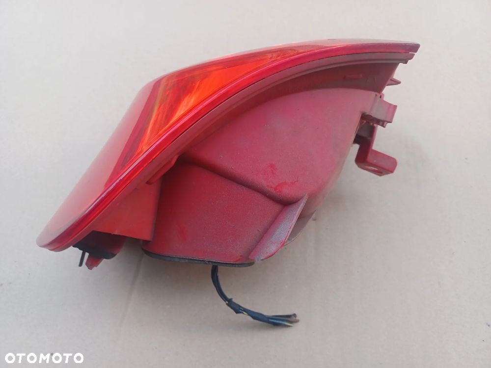 LAMPA TYLNA PRAWA PASSAT B6 KOMBI - 3