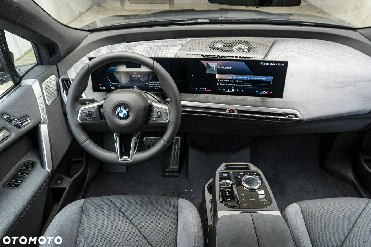 BMW iX - 15