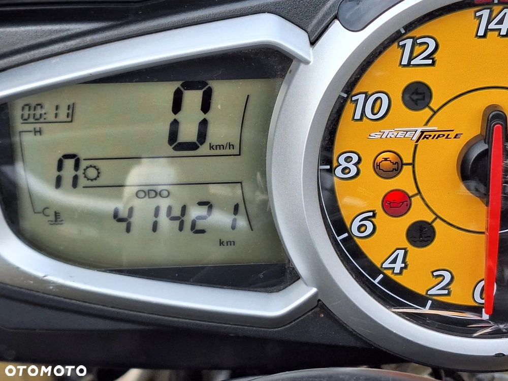 Triumph Street Triple - 16