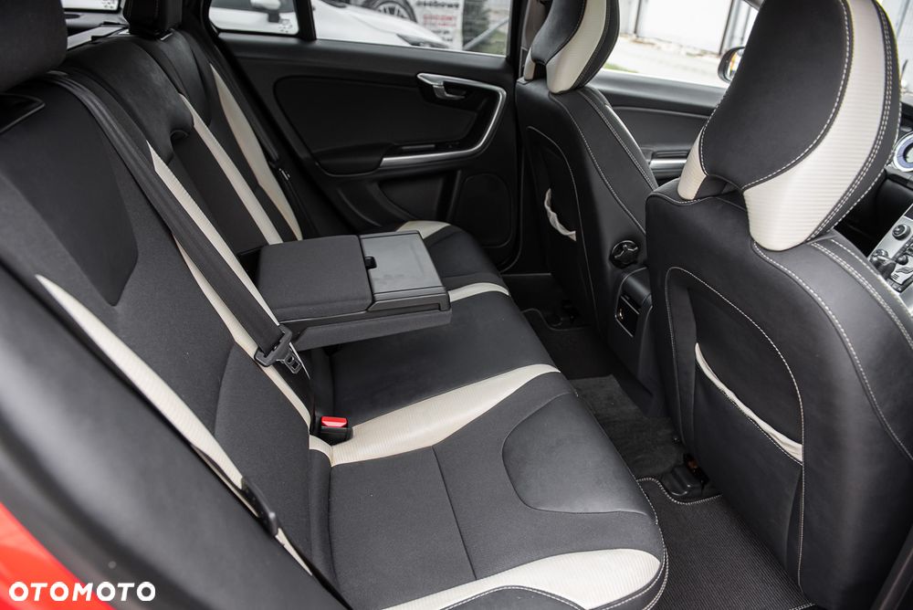Volvo V60 D5 AWD Geartronic RDesign - 31