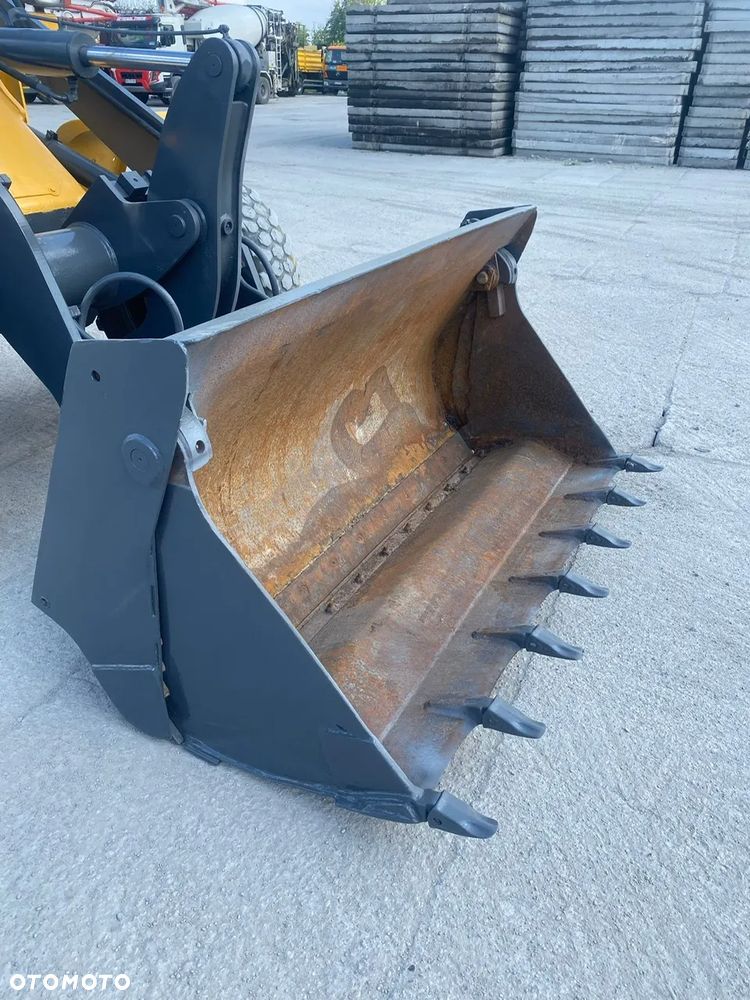 Volvo L30B Szczęka / Widły / Szybkozłącze - 10