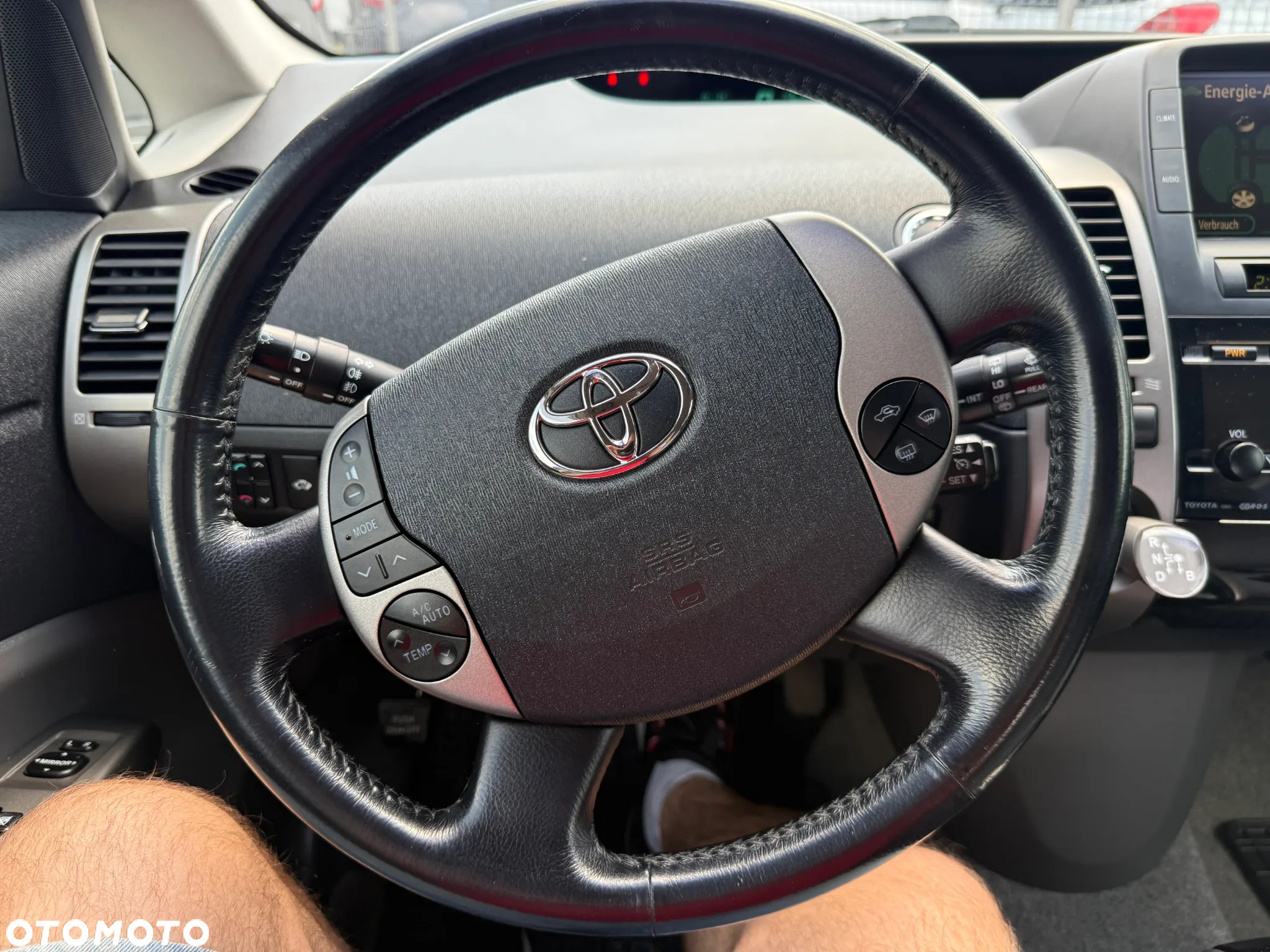 Toyota Prius (Hybrid) Executive - 28