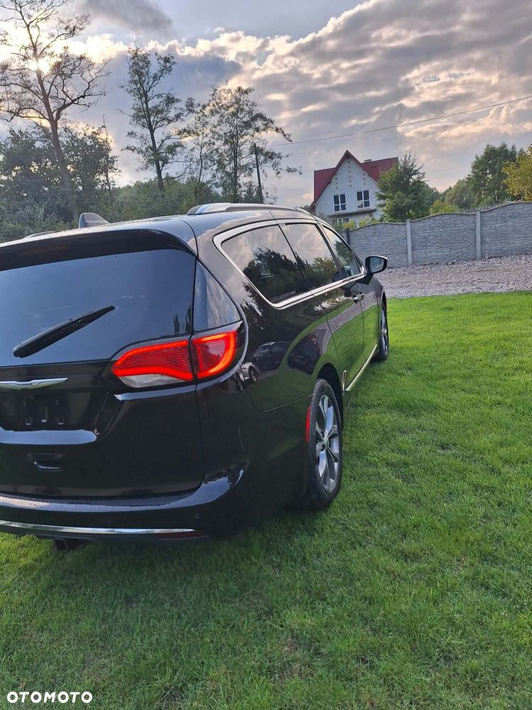 Chrysler Pacifica - 4