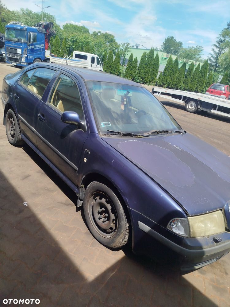 Skoda Octavia 1 na części - 2