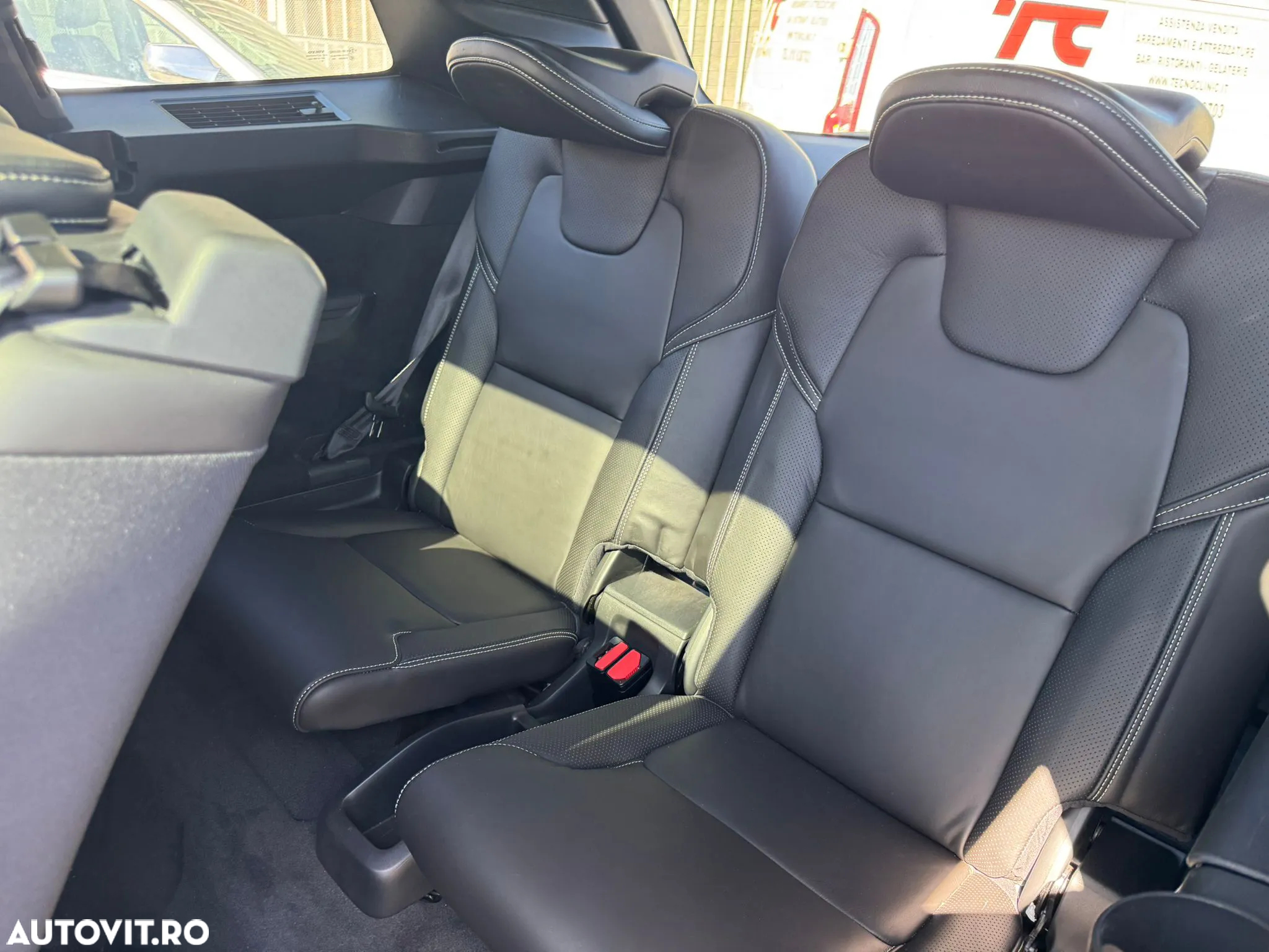 Volvo XC 90 D5 AWD R-Design - 9