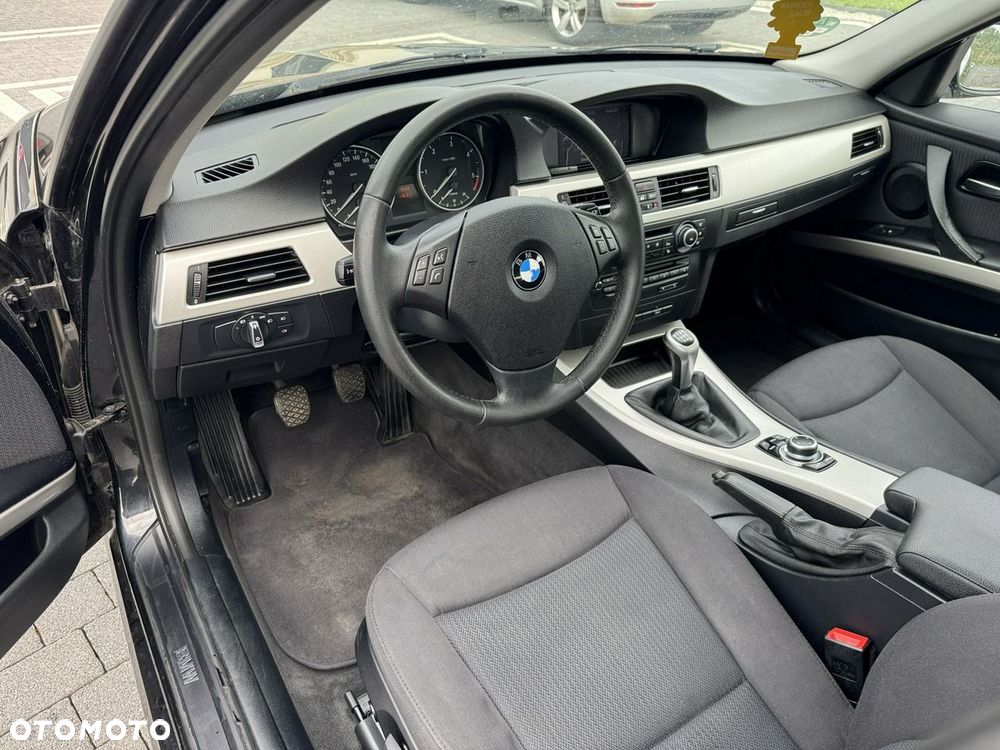 BMW Seria 3 318d DPF Edition Exclusive - 16