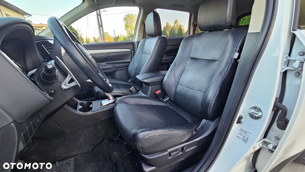 Mitsubishi Outlander Instyle NAVI + - 11