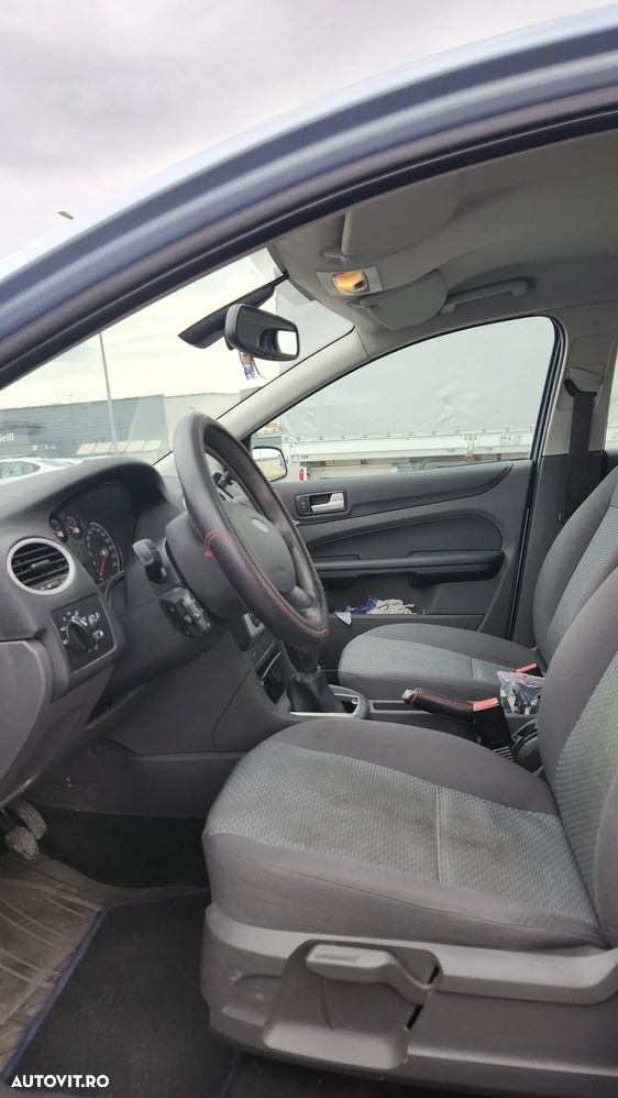 Ford Focus 1.6i Comfort - 12