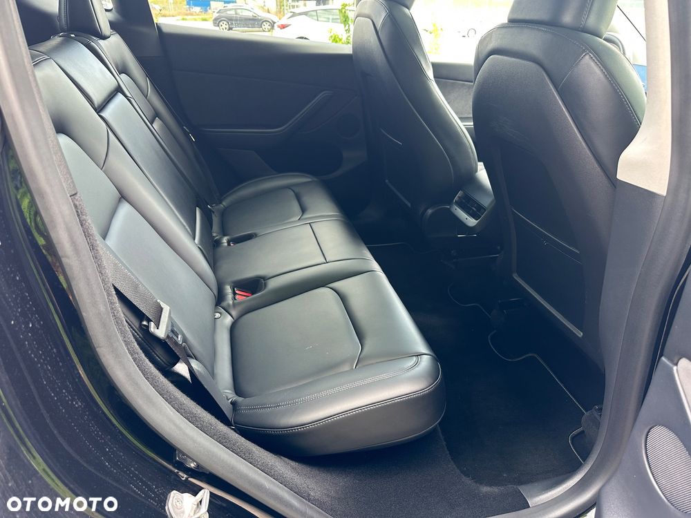 Tesla Model Y Performance AWD - 21