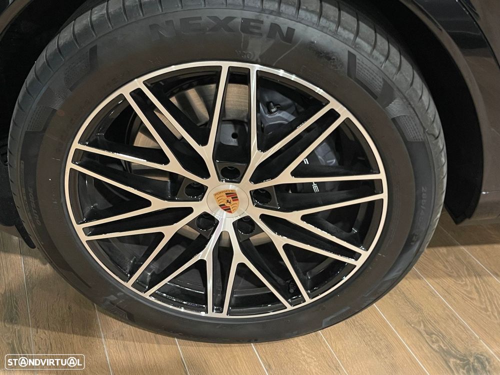 Porsche Cayenne Coupé E-Hybrid Black Edition - 19