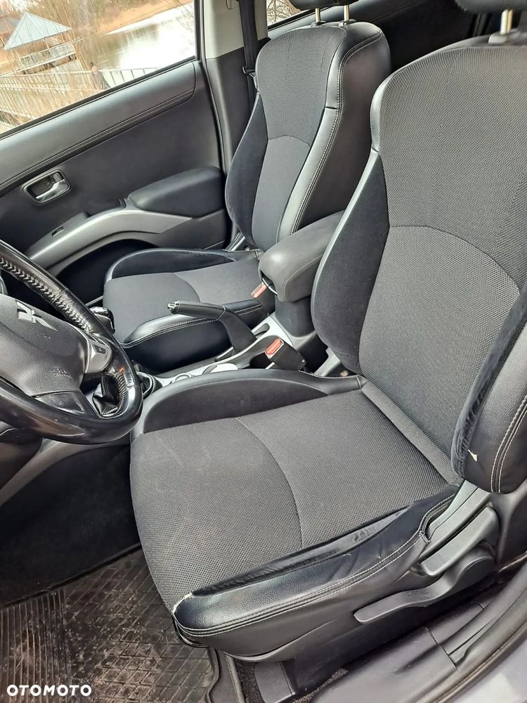 Mitsubishi Outlander - 9