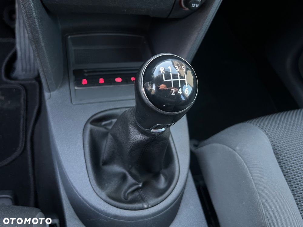 Volkswagen Touran 1.6 TDI DPF BlueMotion Technology Comfortline - 21