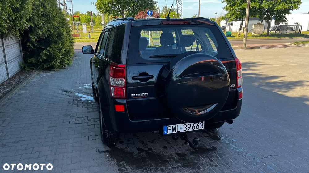Suzuki Grand Vitara 2.0 Comfort + - 8