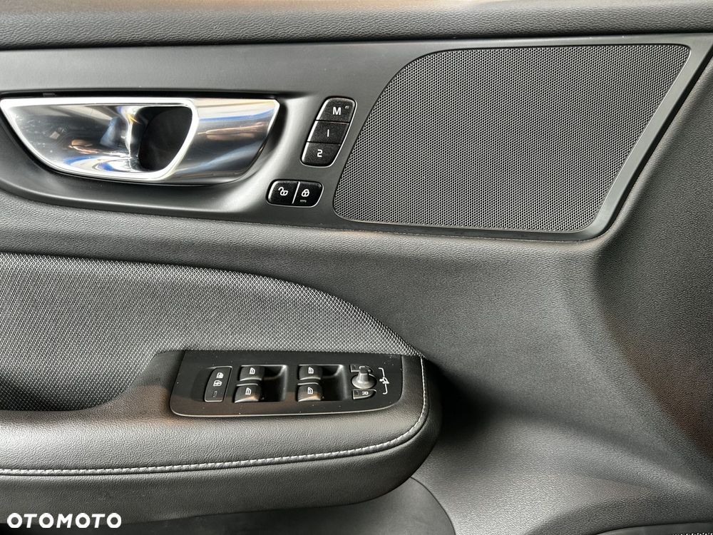 Volvo V60 Cross Country - 14
