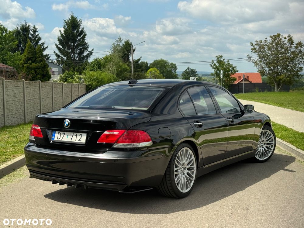 BMW Seria 7 760i - 8