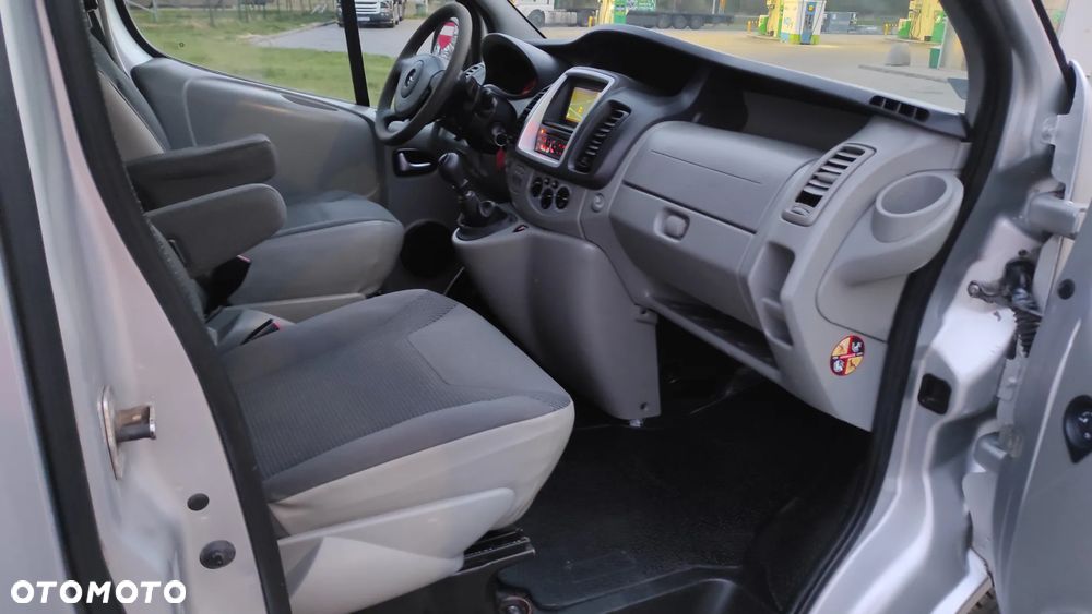 Opel Vivaro L2H1 2.9t - 12