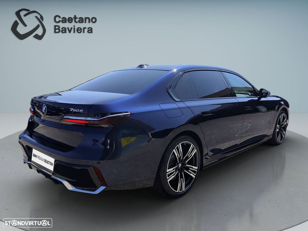 BMW 750 750e xDrive Pack Desportivo M - 8