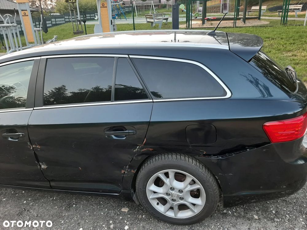 Toyota Avensis 1.8 Premium MS - 12
