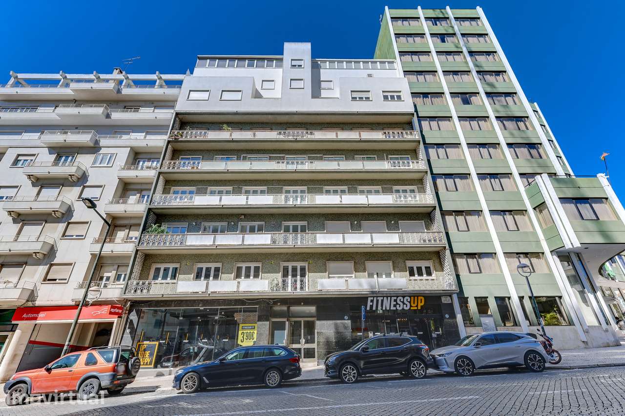 Penthouse Triplex de Luxo Remodelado em Lisboa: 4 Suítes, Vistas e Exc - Grande imagem: 4/51