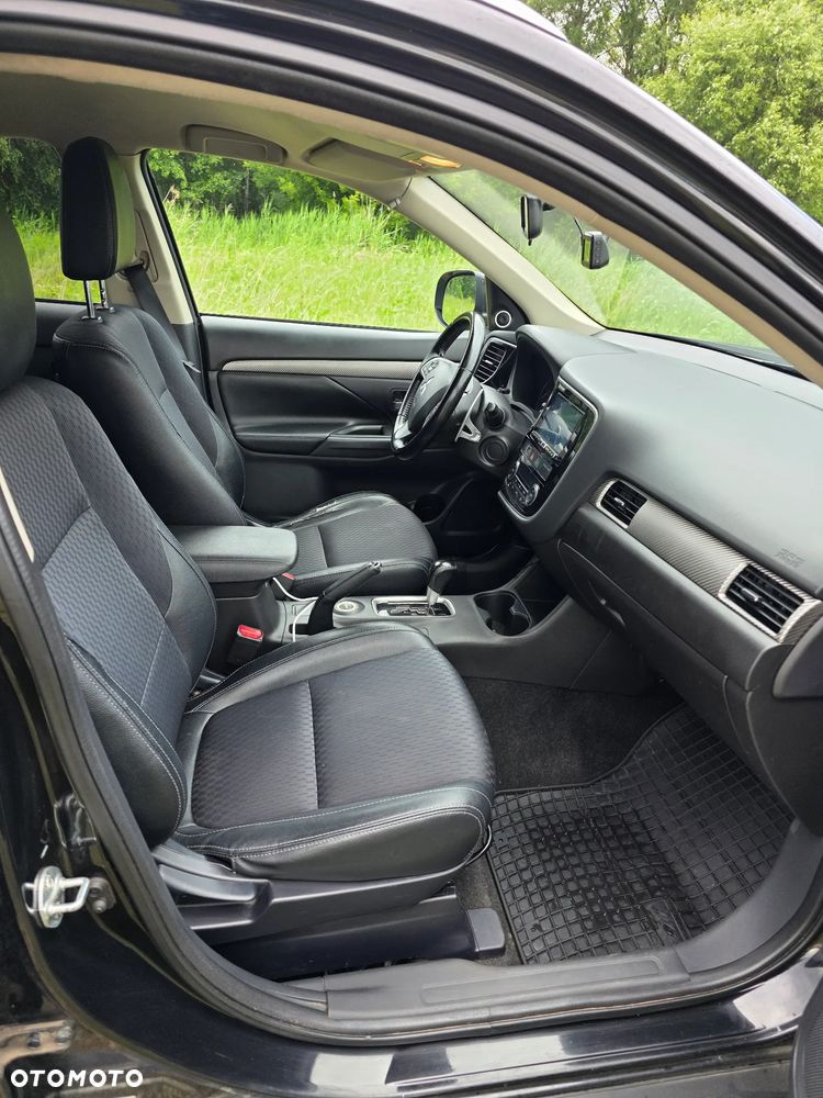 Mitsubishi Outlander 2.2 DID Instyle Navi - 12